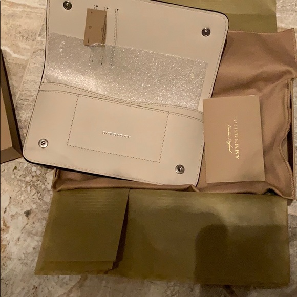 New !! Burberry continental wallet💕 - Picture 4 of 9